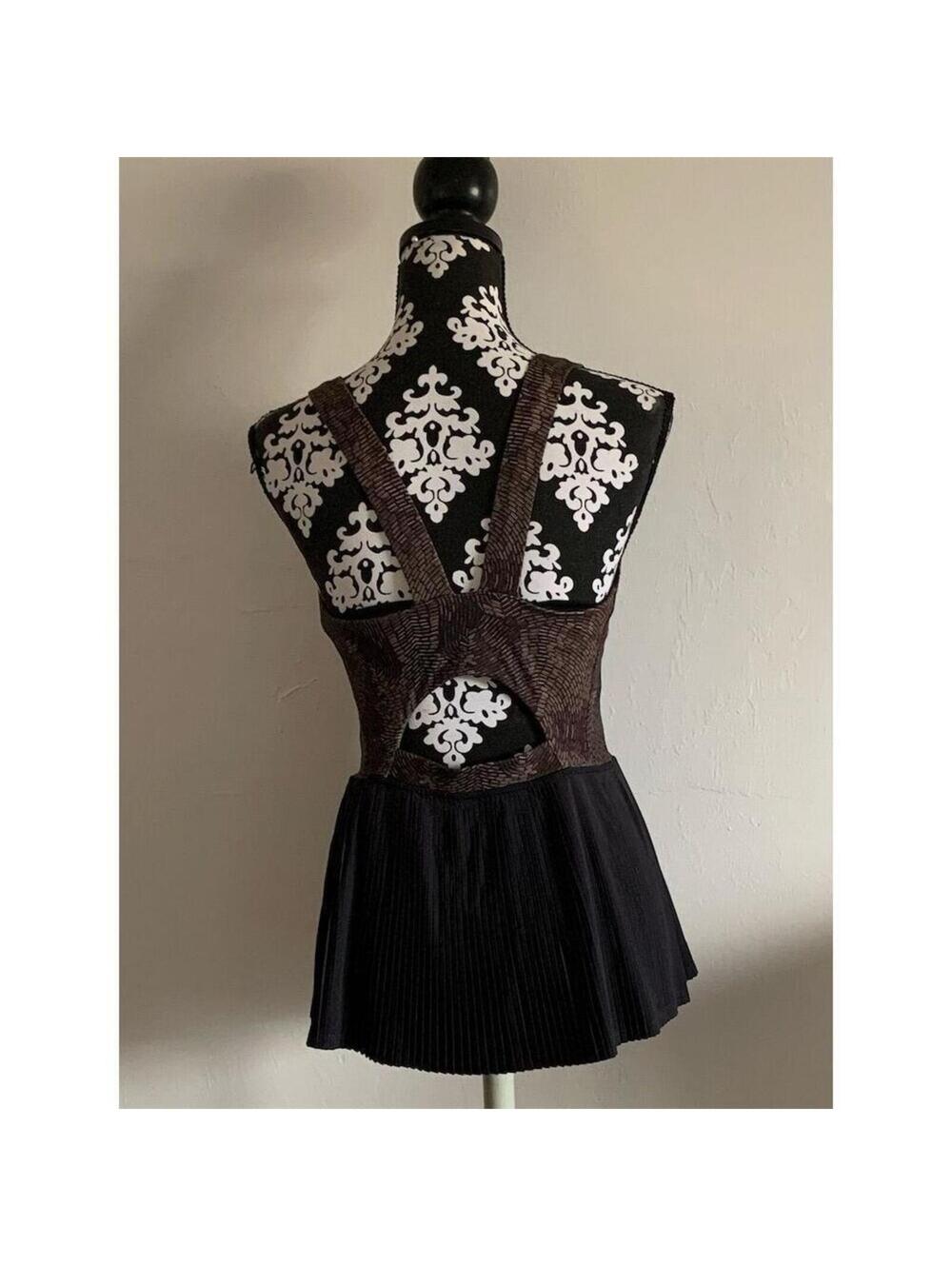 Geometric Mosaic Print Open Back Pleated Mini Dress Brown Black Sleeveless - Picture 2 of 12